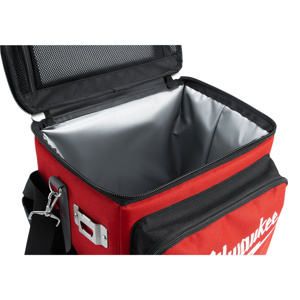 Milwaukee Coolers 21.65 liquid quarts 11.1 x 13.77 in Red