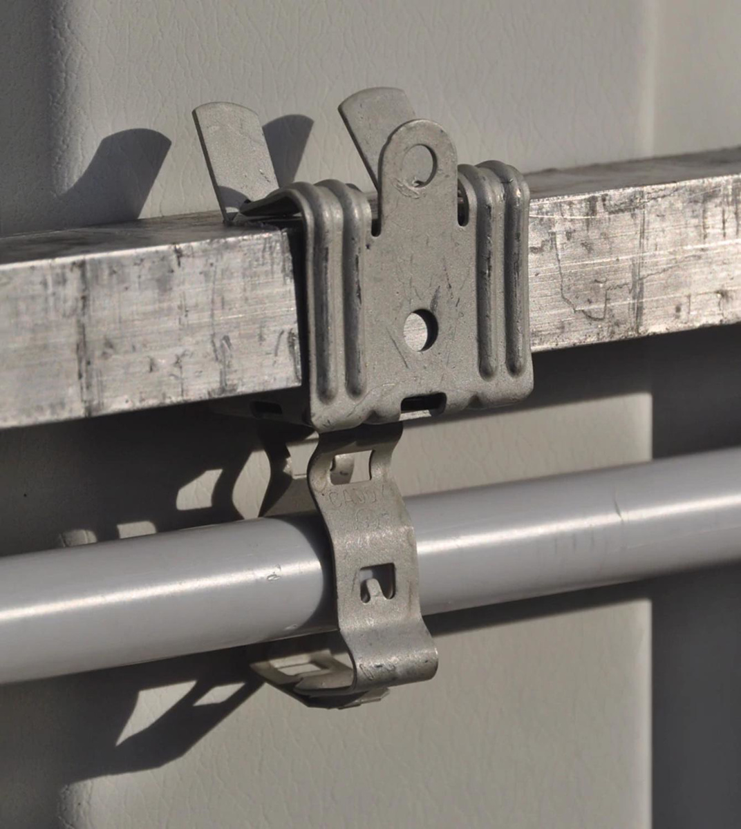 nVent | nVent Caddy Bottom Flange Mount Clip Conduit Hangers 0.922 - 1. ...