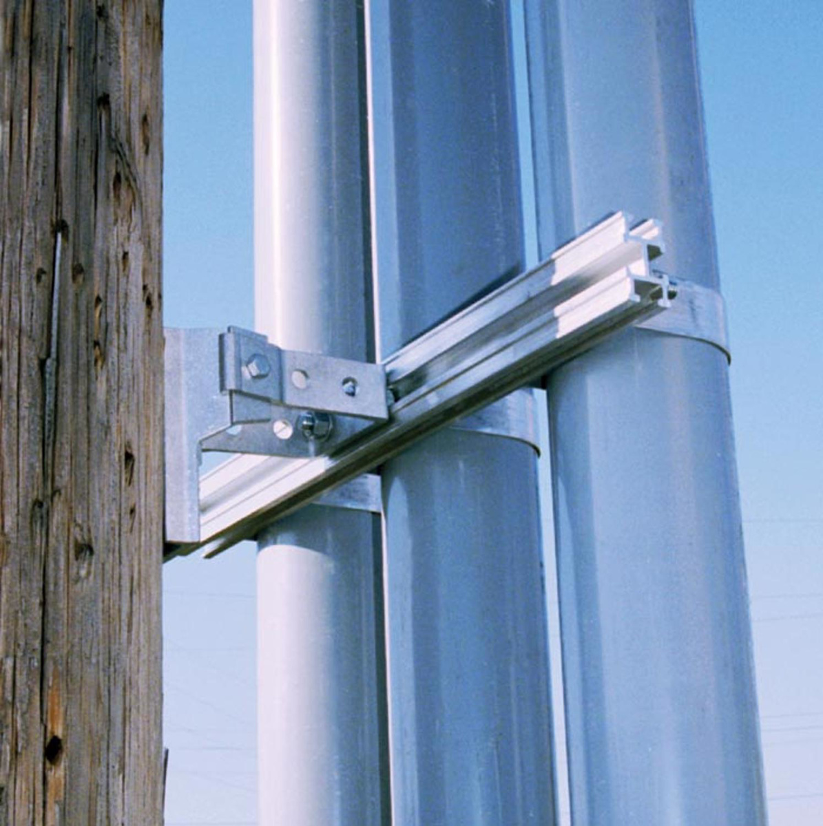 Hubbell Power Hubbell Power Aluminum Conduit Standoff Brackets